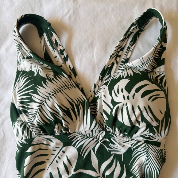 NWT Shade & Shore One Piece Smoothing Cross Back High Leg Swimsuit - Picture 2 of 5